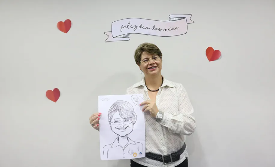Celepar e Funcel celebram o Dia das Mães com direito a caricaturas