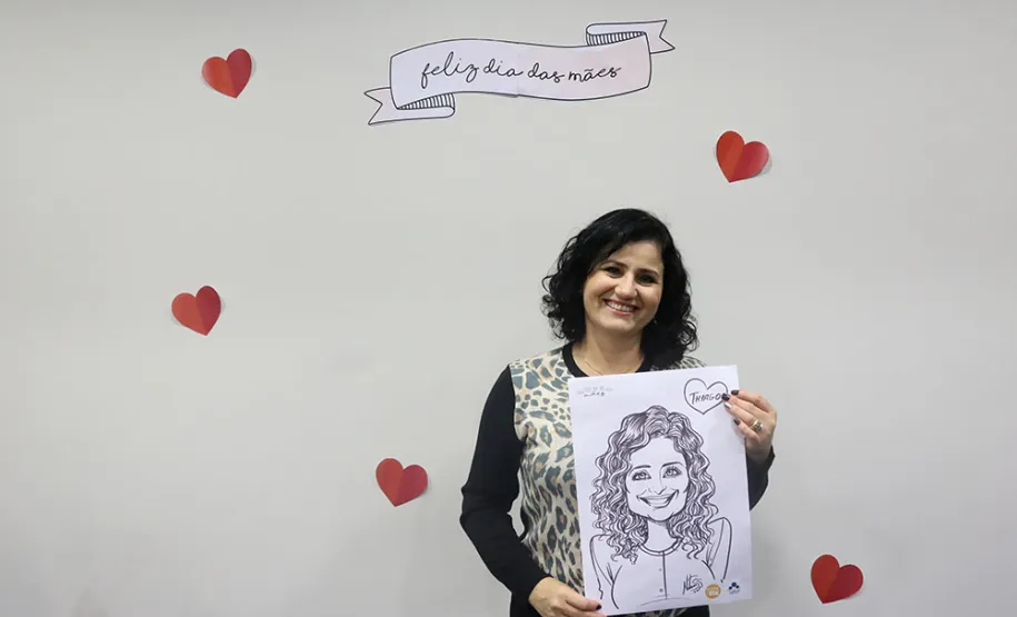 Celepar e Funcel celebram o Dia das Mães com direito a caricaturas