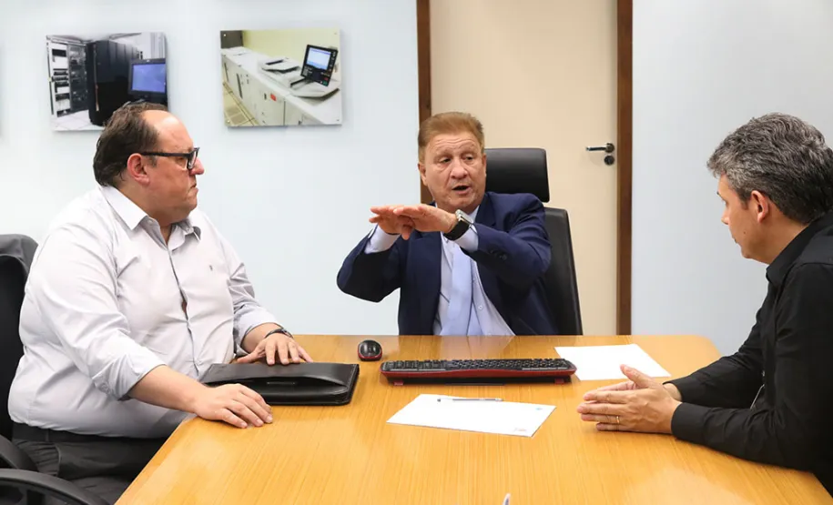 Secretaria da Família inaugura novo espaço para treinamento a distância 1 2 3 4 5 Parar animação A secretária estadual da Família e Desenvolvimento Social, Fernanda Richa, ao lado do presidente da Celepar, Jacson Carvalh