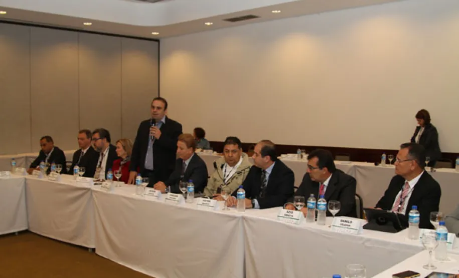 Empresas estaduais de tecnologia da informação e comunicação estão reunidas em Foz do Iguaçu
