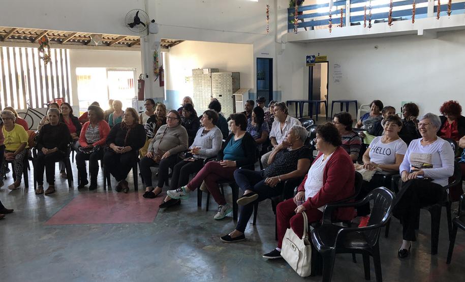 80 idosos de Pontal do Paraná ingressam no mundo digital com curso de smartphone da Celepar