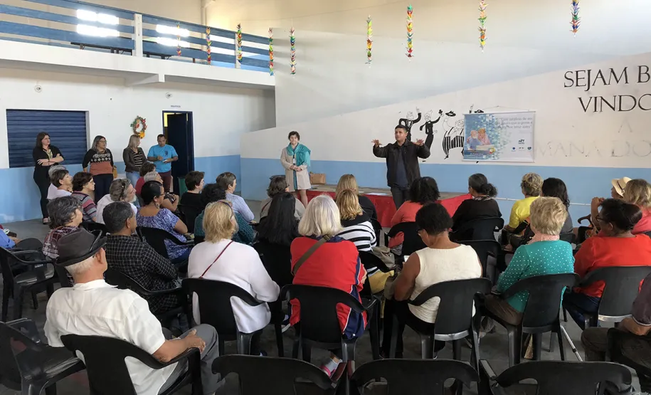 80 idosos de Pontal do Paraná ingressam no mundo digital com curso de smartphone da Celepar
