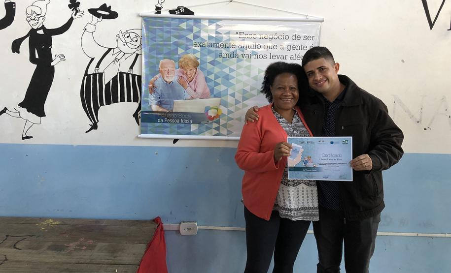 80 idosos de Pontal do Paraná ingressam no mundo digital com curso de smartphone da Celepar