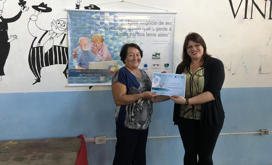 80 idosos de Pontal do Paraná ingressam no mundo digital com curso de smartphone da Celepar