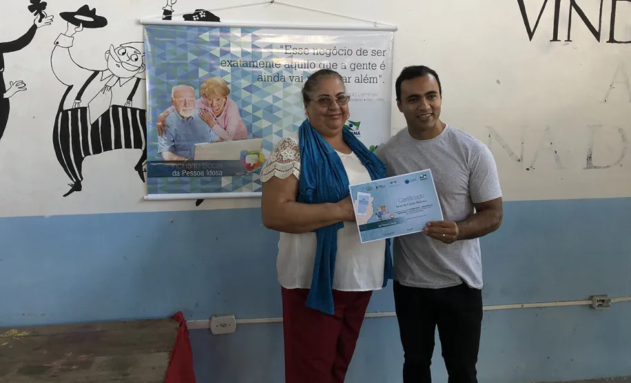 80 idosos de Pontal do Paraná ingressam no mundo digital com curso de smartphone da Celepar