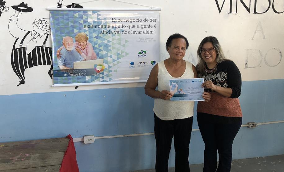 80 idosos de Pontal do Paraná ingressam no mundo digital com curso de smartphone da Celepar