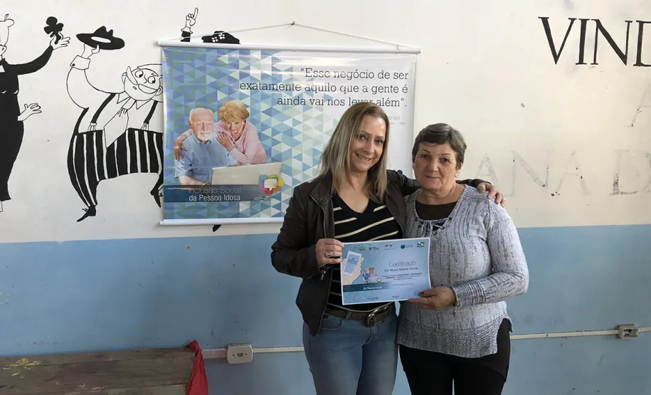 80 idosos de Pontal do Paraná ingressam no mundo digital com curso de smartphone da Celepar