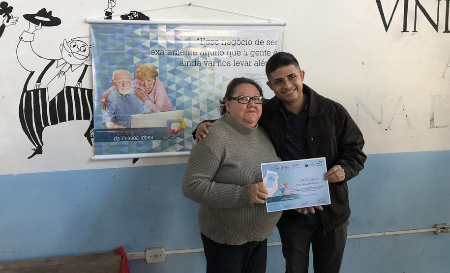 80 idosos de Pontal do Paraná ingressam no mundo digital com curso de smartphone da Celepar