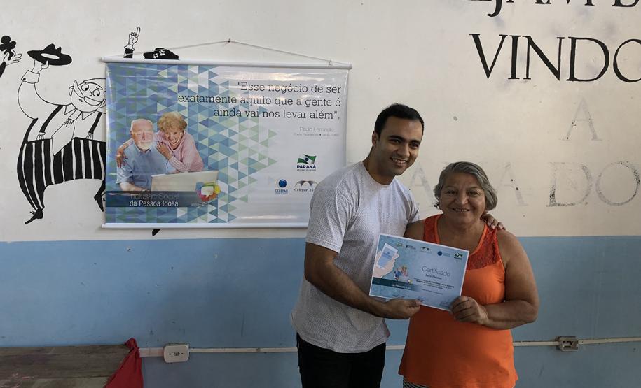 80 idosos de Pontal do Paraná ingressam no mundo digital com curso de smartphone da Celepar