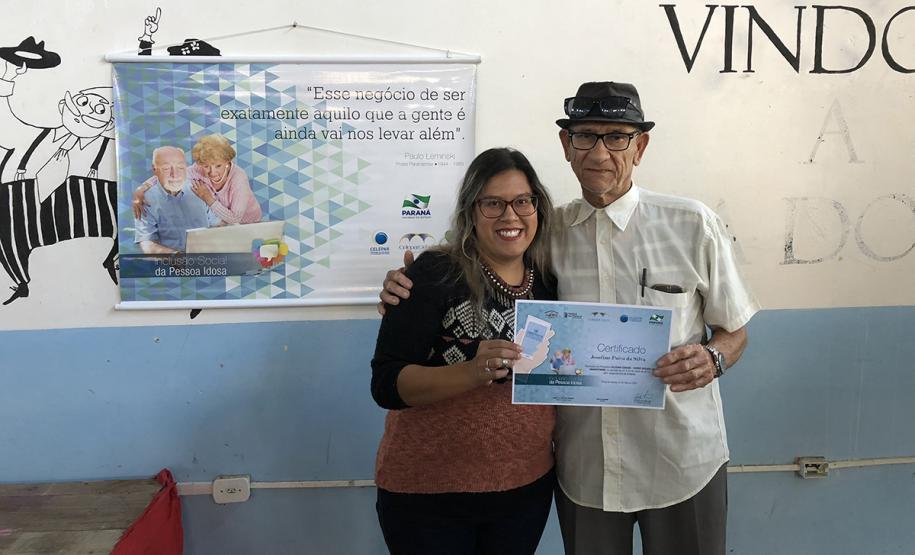 80 idosos de Pontal do Paraná ingressam no mundo digital com curso de smartphone da Celepar
