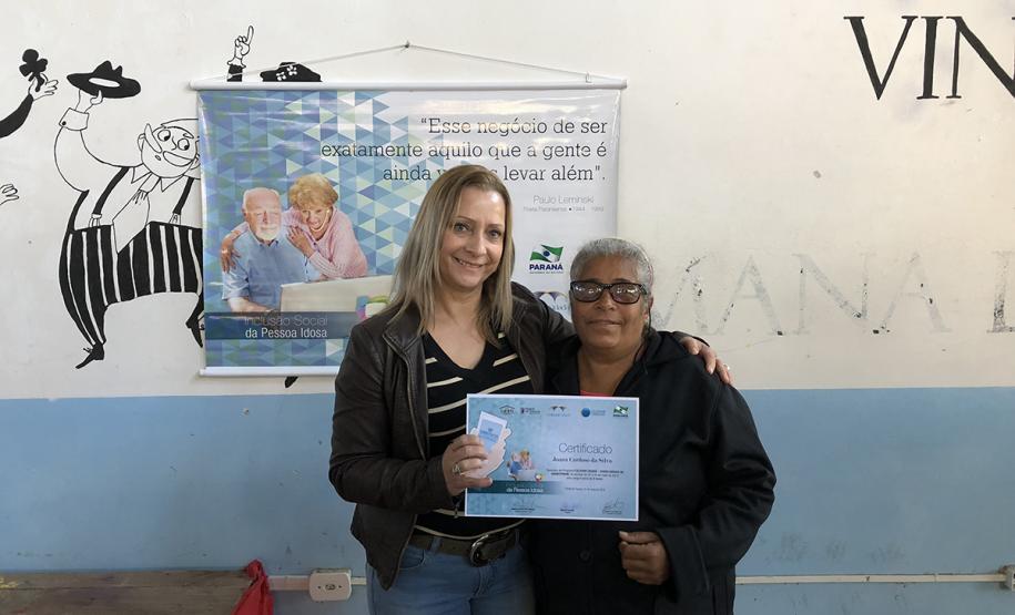 80 idosos de Pontal do Paraná ingressam no mundo digital com curso de smartphone da Celepar