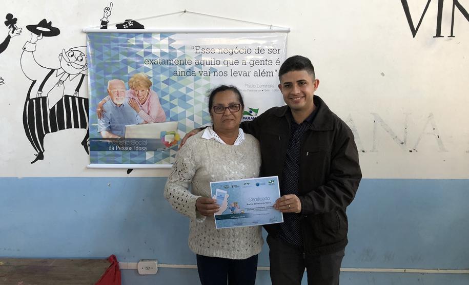 80 idosos de Pontal do Paraná ingressam no mundo digital com curso de smartphone da Celepar