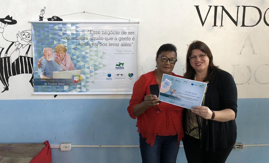 80 idosos de Pontal do Paraná ingressam no mundo digital com curso de smartphone da Celepar
