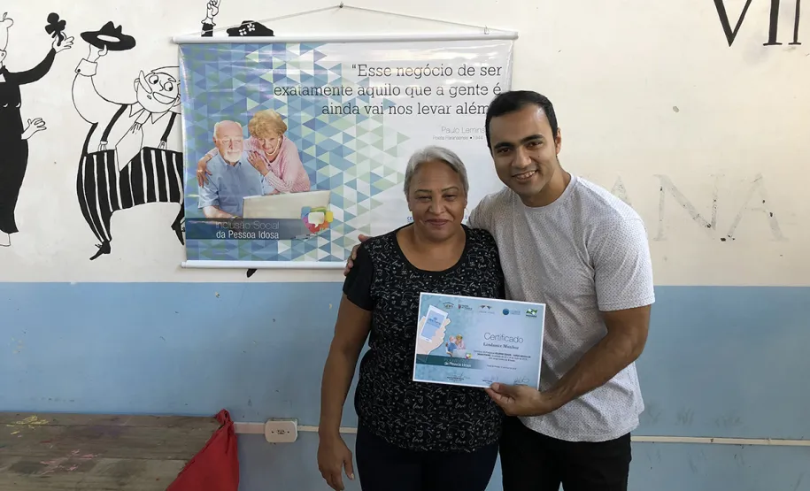 80 idosos de Pontal do Paraná ingressam no mundo digital com curso de smartphone da Celepar