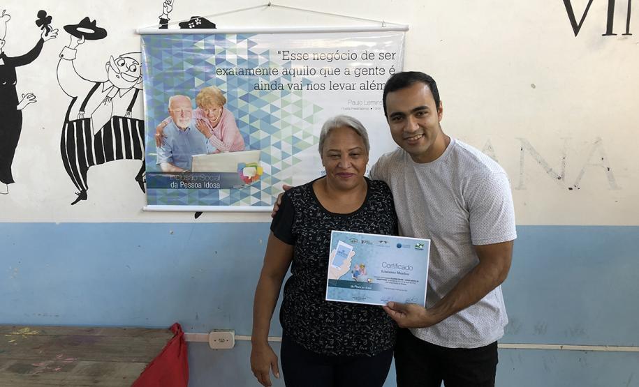 80 idosos de Pontal do Paraná ingressam no mundo digital com curso de smartphone da Celepar