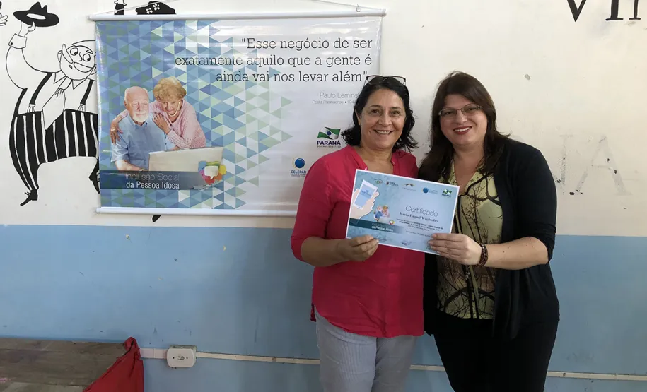 80 idosos de Pontal do Paraná ingressam no mundo digital com curso de smartphone da Celepar