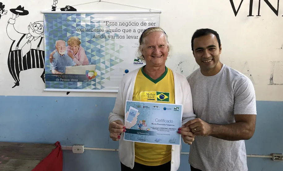 80 idosos de Pontal do Paraná ingressam no mundo digital com curso de smartphone da Celepar