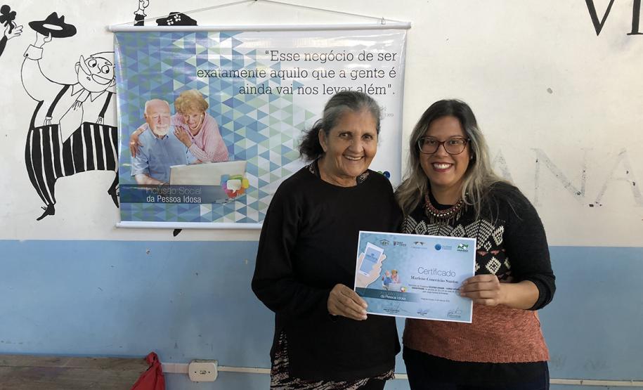 80 idosos de Pontal do Paraná ingressam no mundo digital com curso de smartphone da Celepar