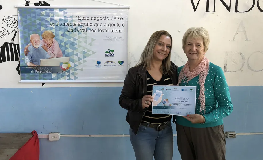 80 idosos de Pontal do Paraná ingressam no mundo digital com curso de smartphone da Celepar