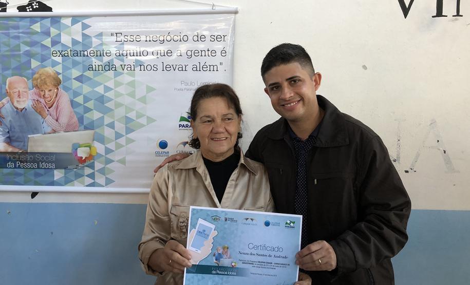 80 idosos de Pontal do Paraná ingressam no mundo digital com curso de smartphone da Celepar