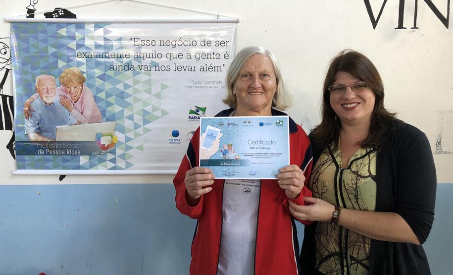 80 idosos de Pontal do Paraná ingressam no mundo digital com curso de smartphone da Celepar