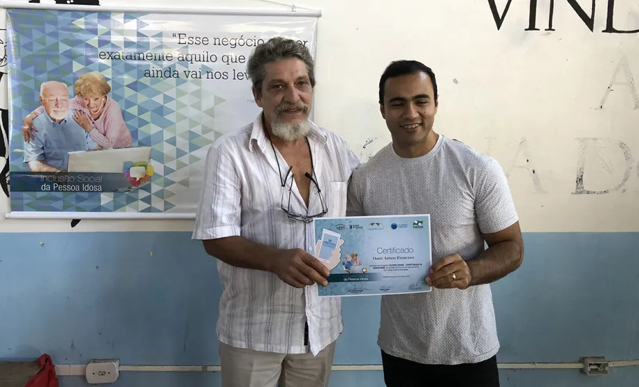 80 idosos de Pontal do Paraná ingressam no mundo digital com curso de smartphone da Celepar