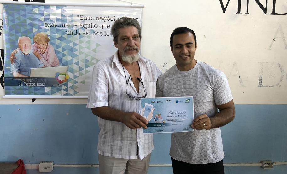 80 idosos de Pontal do Paraná ingressam no mundo digital com curso de smartphone da Celepar