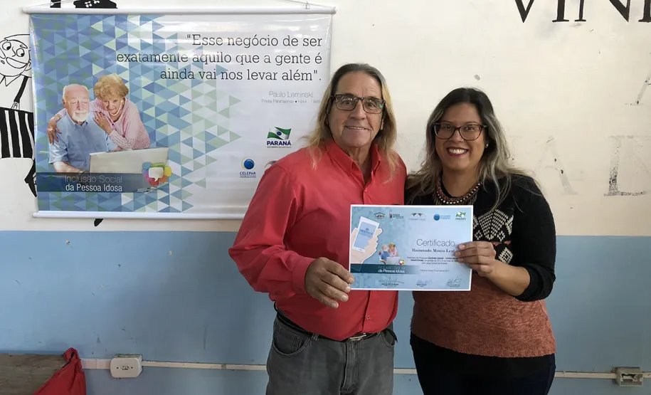 80 idosos de Pontal do Paraná ingressam no mundo digital com curso de smartphone da Celepar