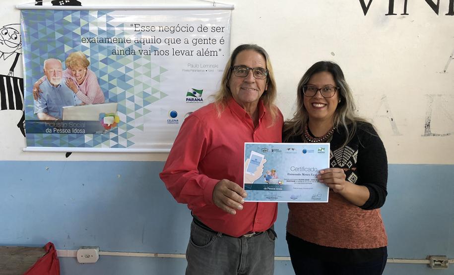 80 idosos de Pontal do Paraná ingressam no mundo digital com curso de smartphone da Celepar