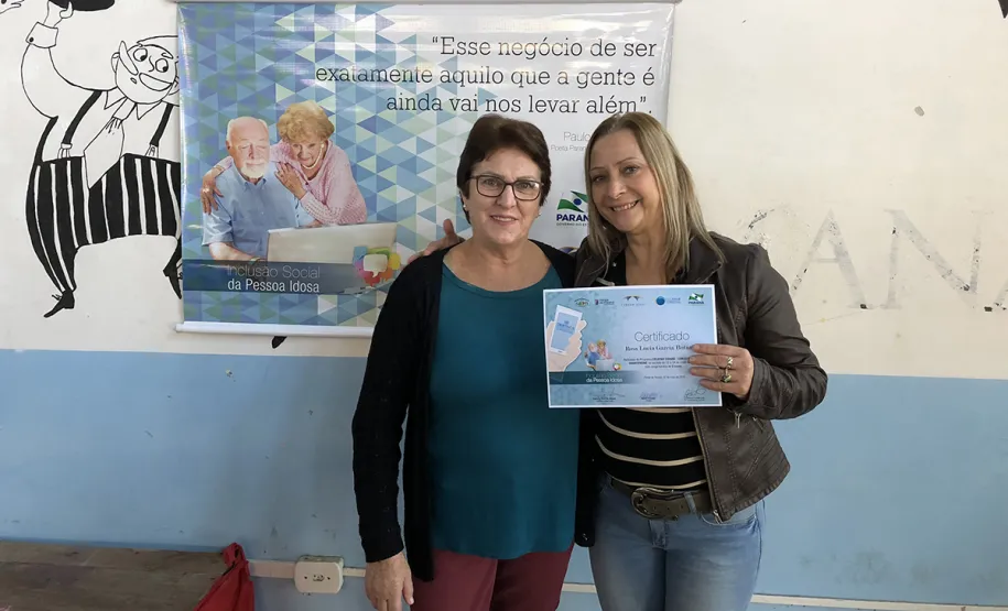 80 idosos de Pontal do Paraná ingressam no mundo digital com curso de smartphone da Celepar
