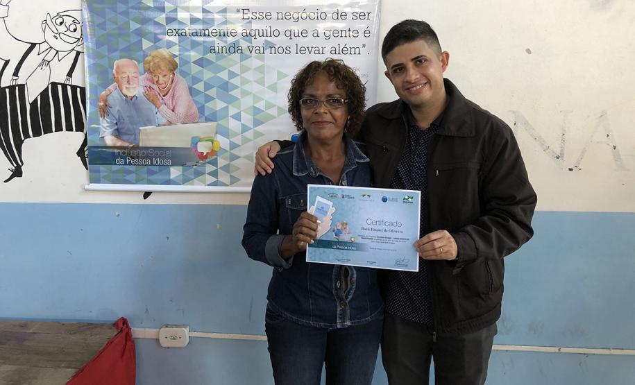 80 idosos de Pontal do Paraná ingressam no mundo digital com curso de smartphone da Celepar