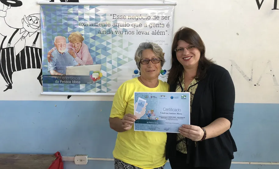 80 idosos de Pontal do Paraná ingressam no mundo digital com curso de smartphone da Celepar