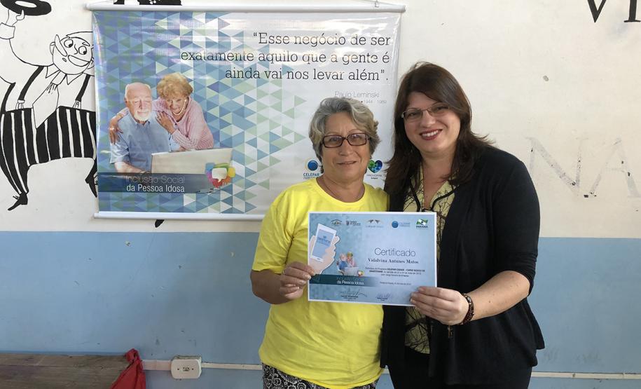 80 idosos de Pontal do Paraná ingressam no mundo digital com curso de smartphone da Celepar