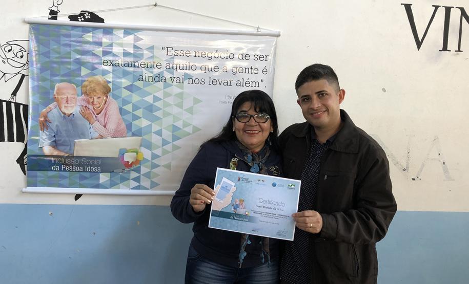 80 idosos de Pontal do Paraná ingressam no mundo digital com curso de smartphone da Celepar