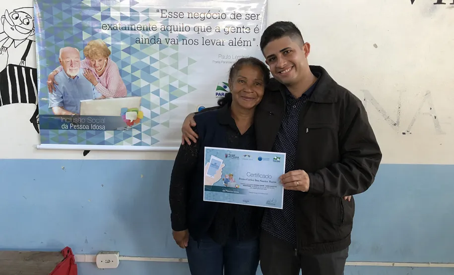 80 idosos de Pontal do Paraná ingressam no mundo digital com curso de smartphone da Celepar