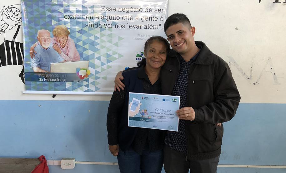 80 idosos de Pontal do Paraná ingressam no mundo digital com curso de smartphone da Celepar
