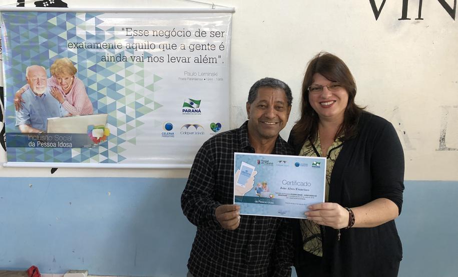 80 idosos de Pontal do Paraná ingressam no mundo digital com curso de smartphone da Celepar