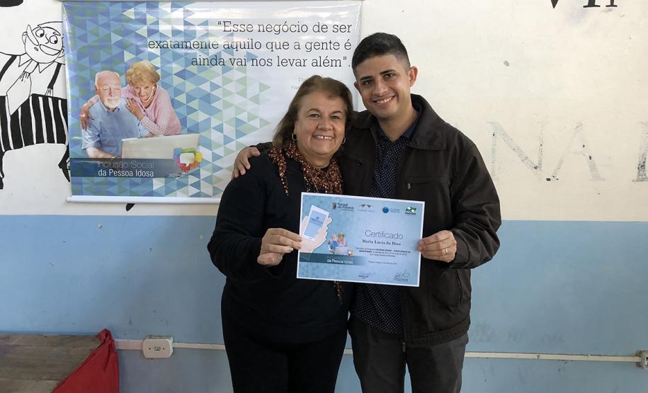 80 idosos de Pontal do Paraná ingressam no mundo digital com curso de smartphone da Celepar