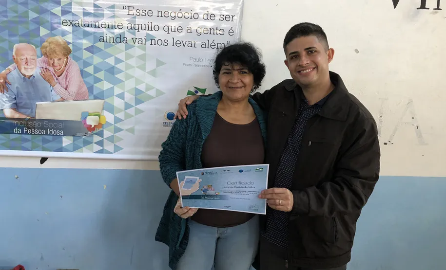 80 idosos de Pontal do Paraná ingressam no mundo digital com curso de smartphone da Celepar