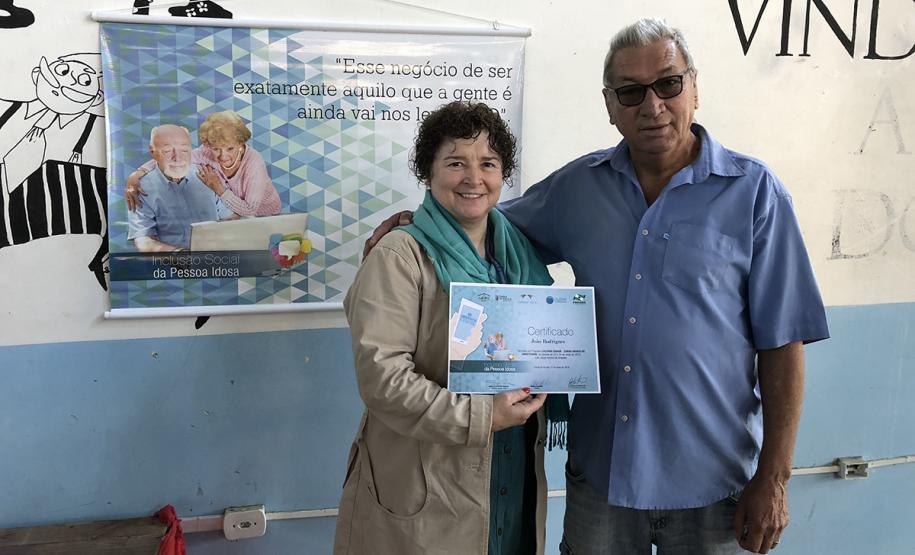 80 idosos de Pontal do Paraná ingressam no mundo digital com curso de smartphone da Celepar