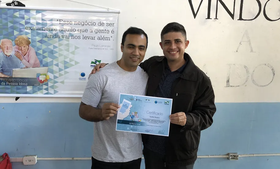80 idosos de Pontal do Paraná ingressam no mundo digital com curso de smartphone da Celepar