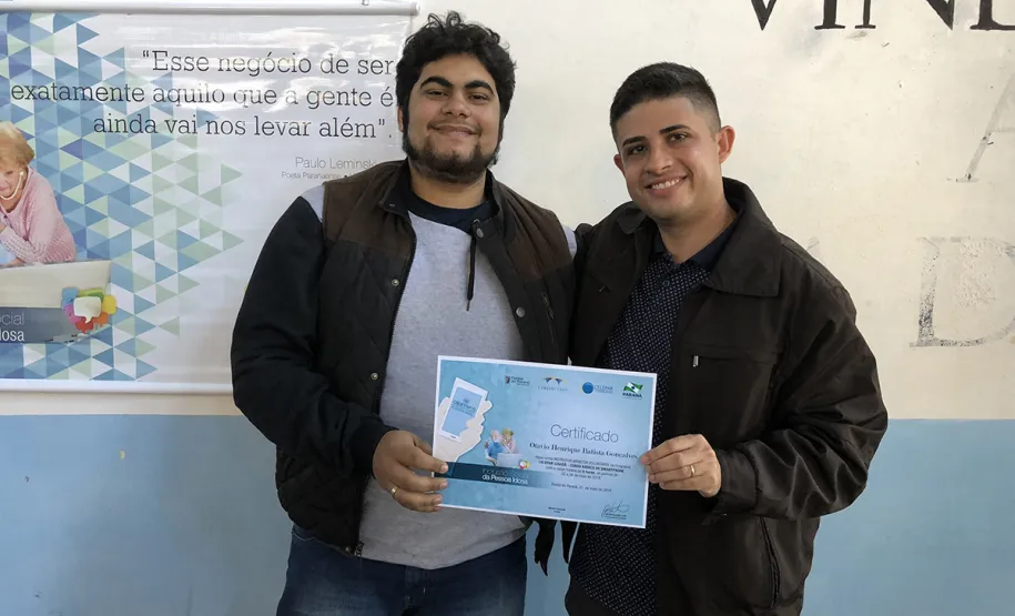 80 idosos de Pontal do Paraná ingressam no mundo digital com curso de smartphone da Celepar