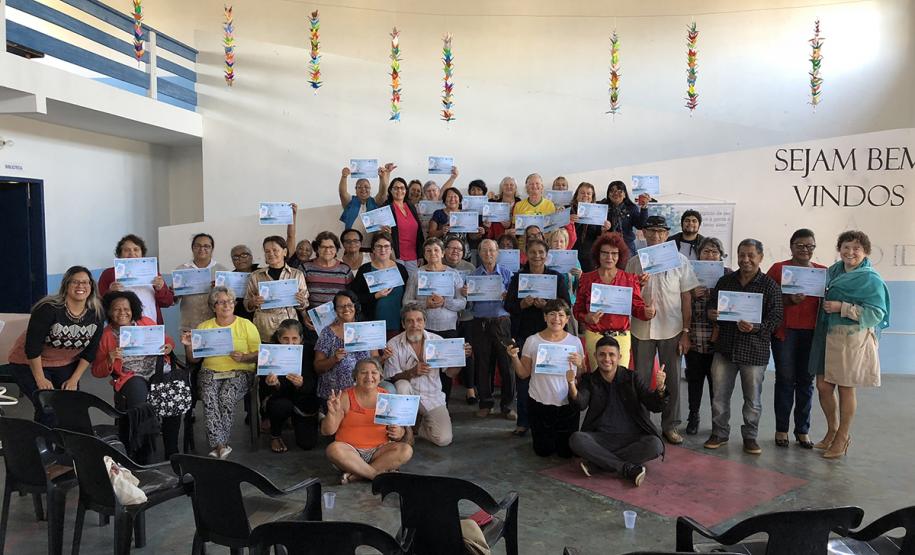 80 idosos de Pontal do Paraná ingressam no mundo digital com curso de smartphone da Celepar