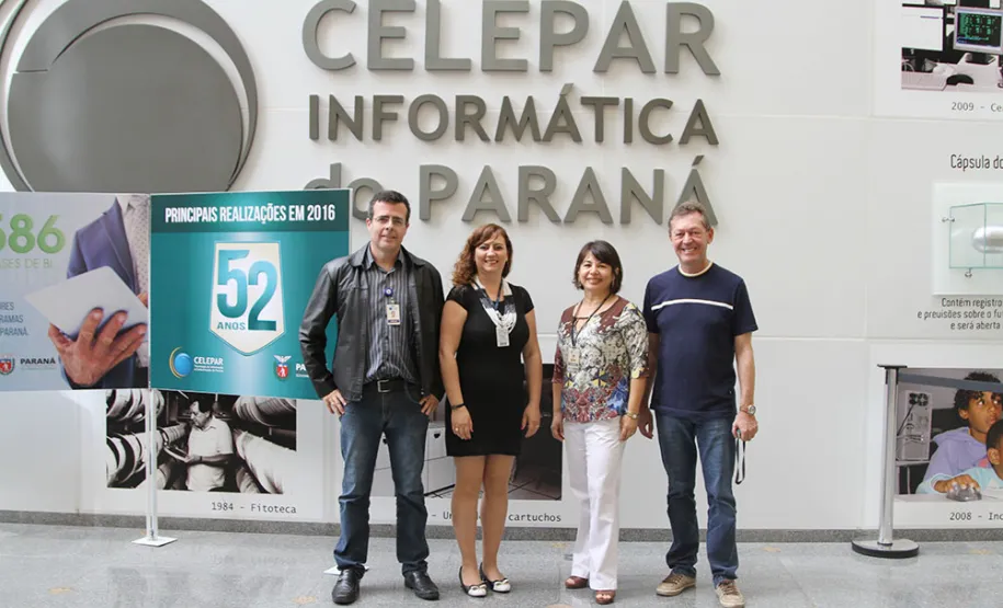 Sistema de distribuição de aulas informatizada é desenvolvido pela Celepar Thales Queiroz, Jucélia Machado, Marcia Sens e Marcio Skraba