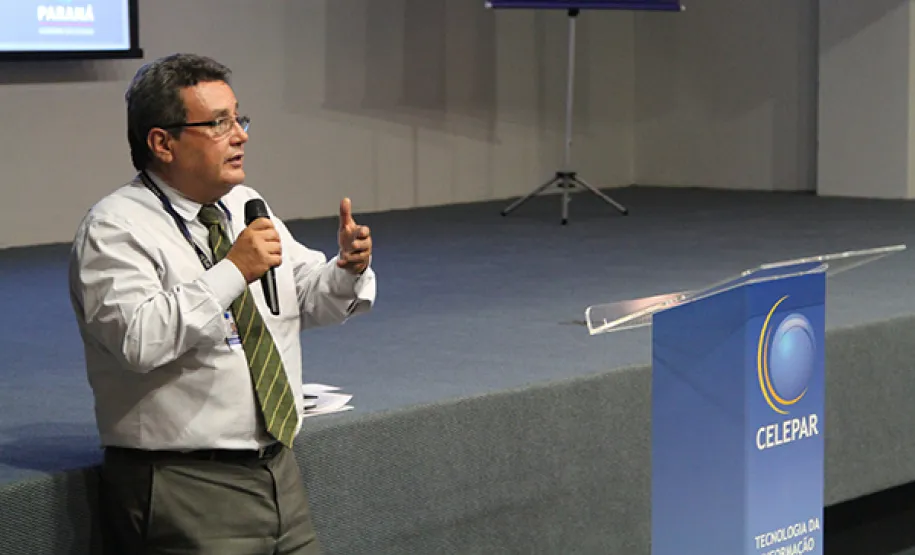 A reunião realizada no auditório da empresa, nesta quarta-feira (26), foi encerrada com a participação de Paulo Alcion de Oliveira, gerente de atendimento a clientes da Celepar, que apresentou a política de atuação da companhia nesta área, com ênfase ao suporte das demandas de todos os órgãos da administração estadual, secretarias e suas vinculadas