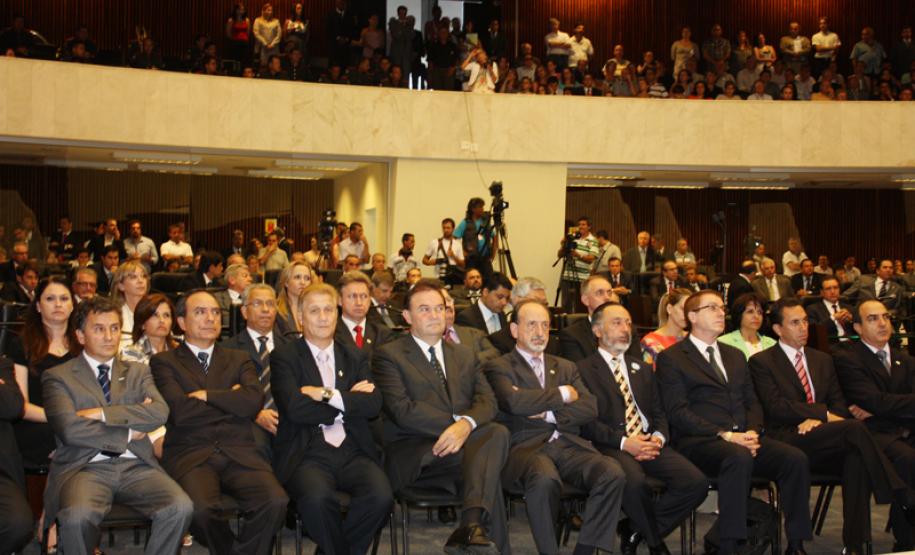 Na Assembleia, Richa apresenta diagnóstico e ações para 2012 Ao lado de outras autoridades, o presidente da Celepar, Jacson Carvalho Leite participa da cerimônia na Assembleia Legislativa