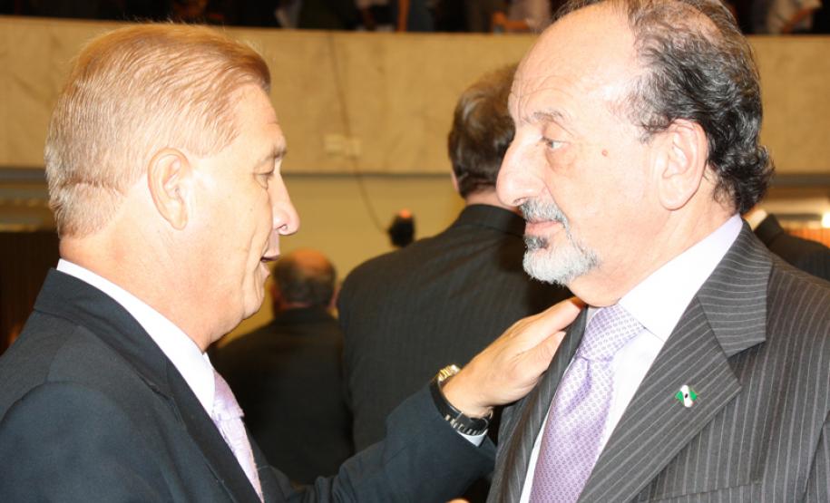 Na Assembleia, Richa apresenta diagnóstico e ações para 2012 x