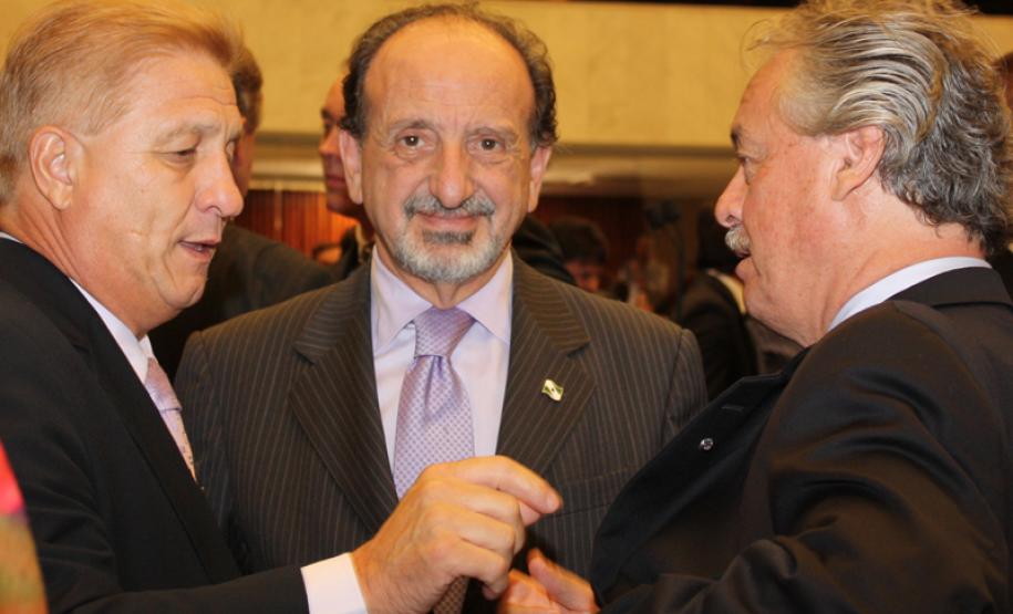 Na Assembleia, Richa apresenta diagnóstico e ações para 2012 x