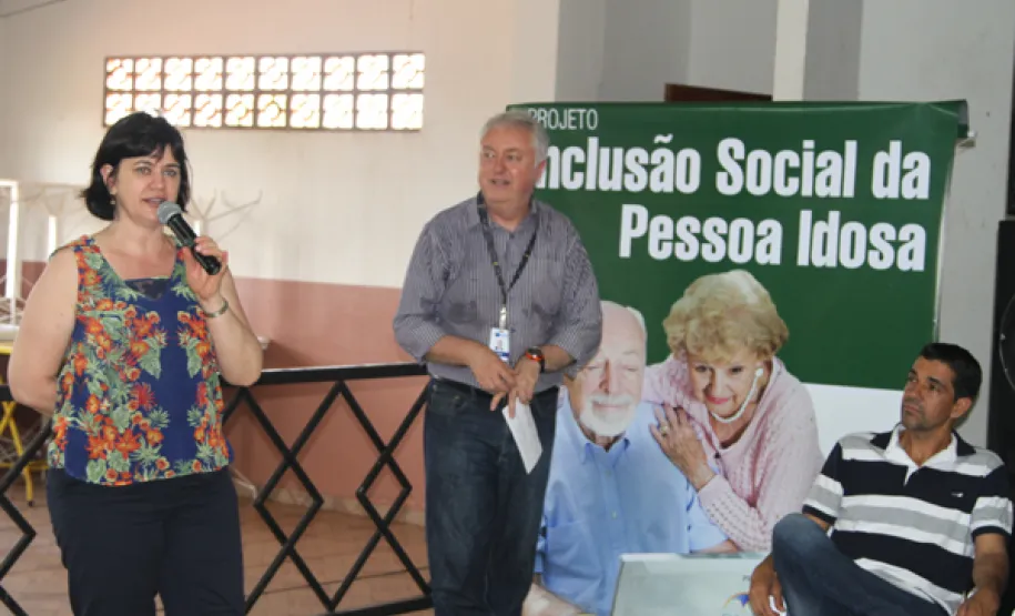 Idosos de Centenário do Sul participam do curso de acesso à internet e redes sociais