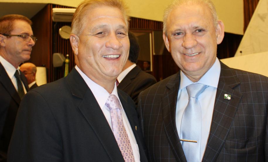 Na Assembleia, Richa apresenta diagnóstico e ações para 2012 Presidente Jacson Leite e o lider do governo, deputado estadual Ademar Traiano (PSDB)